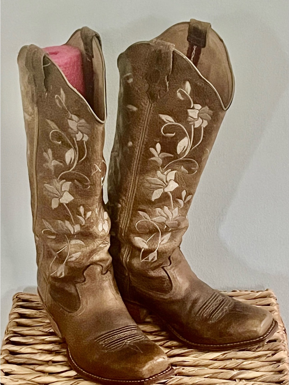 EUC Twisted X Brown Leather Western Embroidered Boots, size 7, fits like a 9